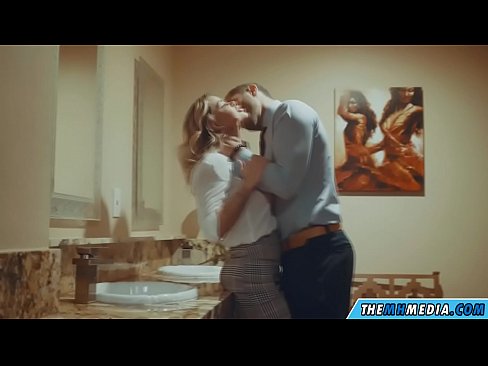 ❤️ Nigbati bilondi ti oyan ba tan ọ ni yara isinmi ti gbogbo eniyan ❤️  ni onihoho% yo.allo-sex.ru%